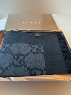 New Gucci Black and Charcoal GG Jacquard Wool Throw Blanket